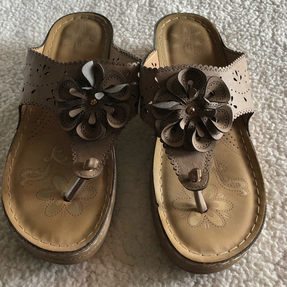 Italian nude/brown flowered sandals